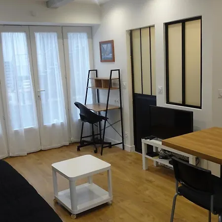 Le Petit Malo - Sudio Avec Terrasse Et Parking Prive * La Rochelle (Charente-Maritime)
